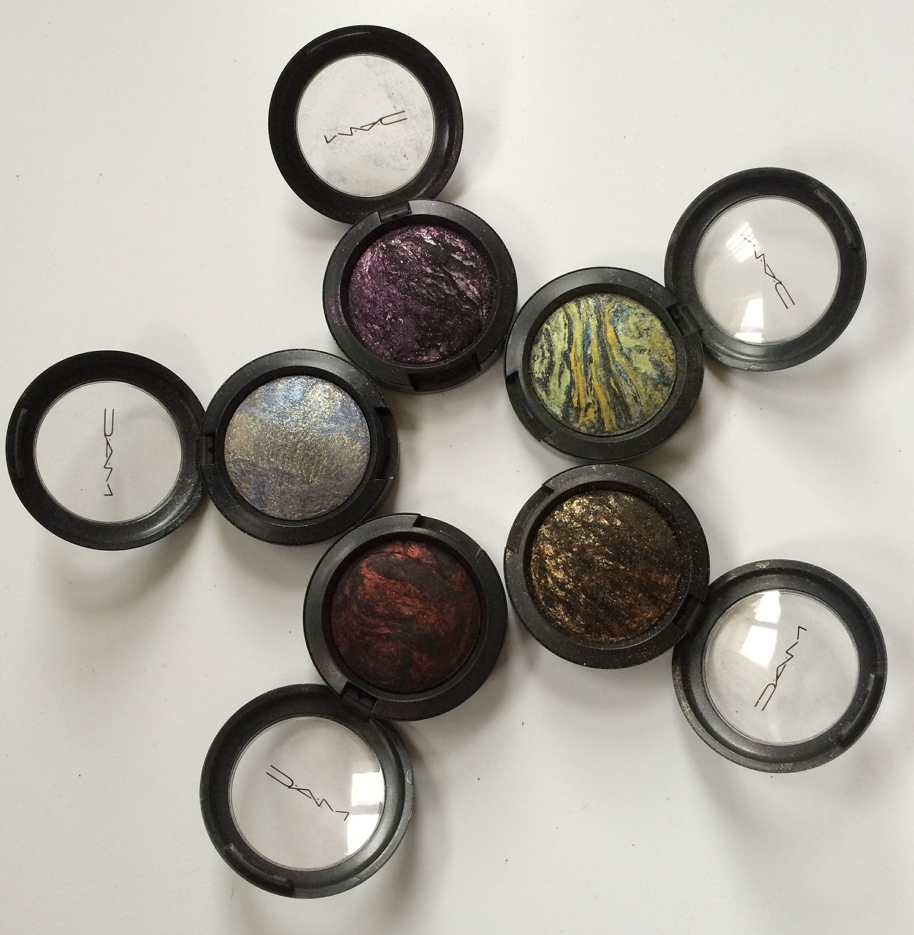 Mineralize Eyeshadow in different colors